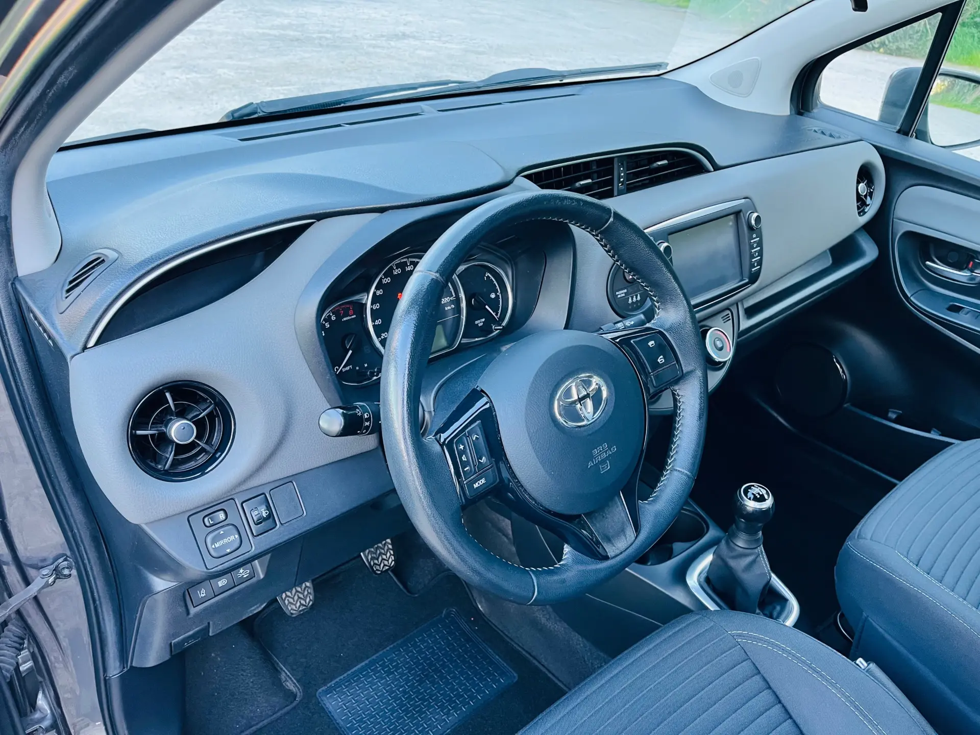 Toyota Yaris Exclusive 10