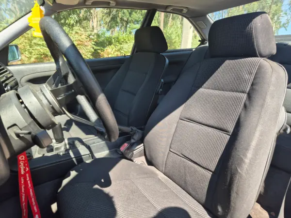 BMW 318 iS Coupé 11