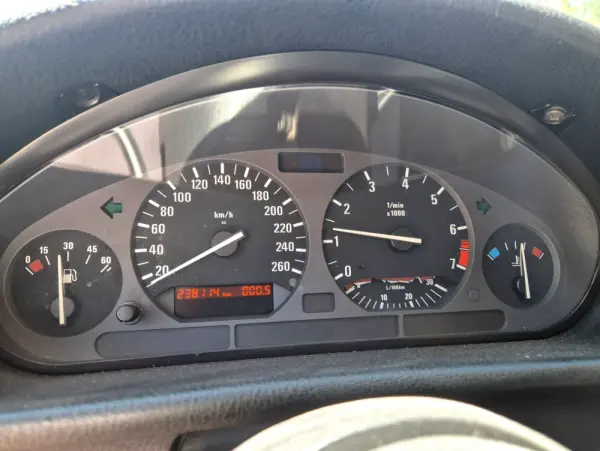 BMW 318 iS Coupé 14