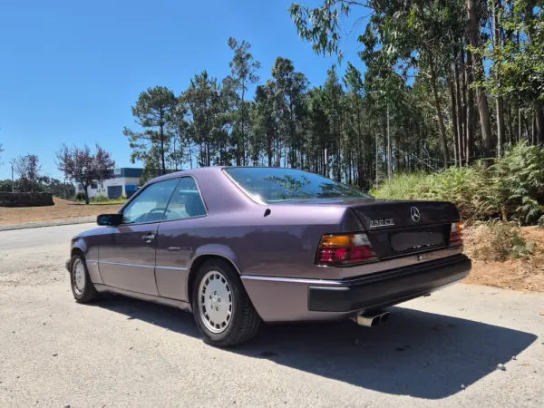 Mercedes-Benz 230 Outro 3