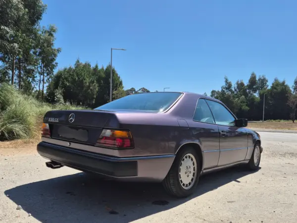 Mercedes-Benz 230 Outro 5