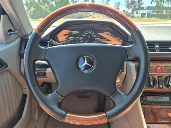 Mercedes-Benz 230 Outro 25