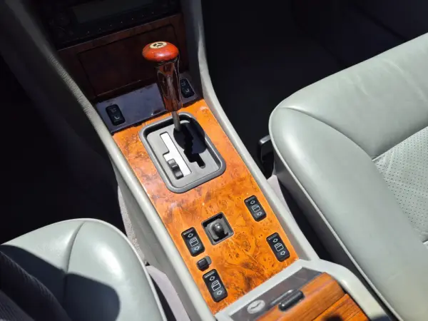 Mercedes-Benz 230 Outro 29