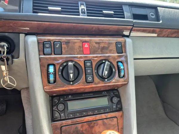 Mercedes-Benz 230 Outro 32