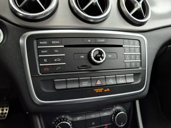 Mercedes-Benz CLA 200 d Shooting Brake AMG Line Aut. 26