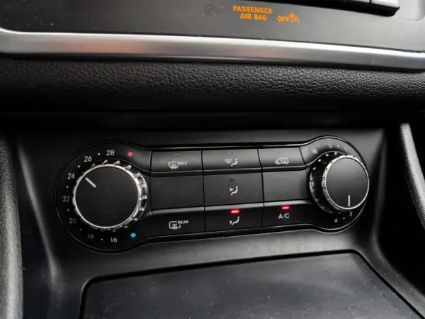 Mercedes-Benz CLA 200 d Shooting Brake AMG Line Aut. 27