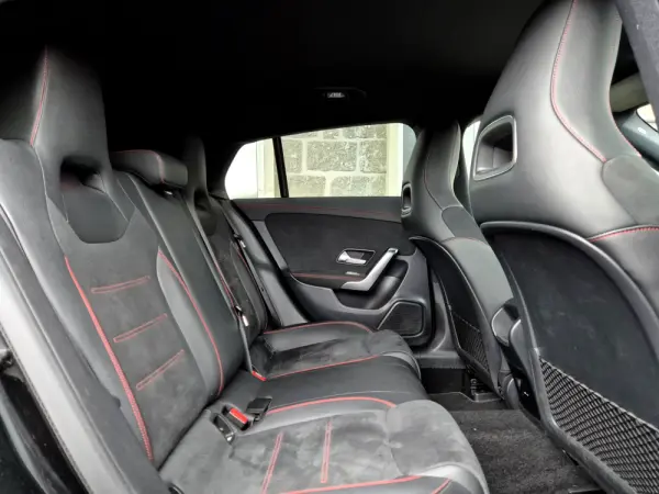 Mercedes-Benz CLA 250 e Shooting Brake AMG Line 10