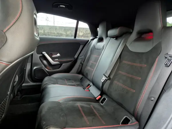 Mercedes-Benz CLA 250 e Shooting Brake AMG Line 14