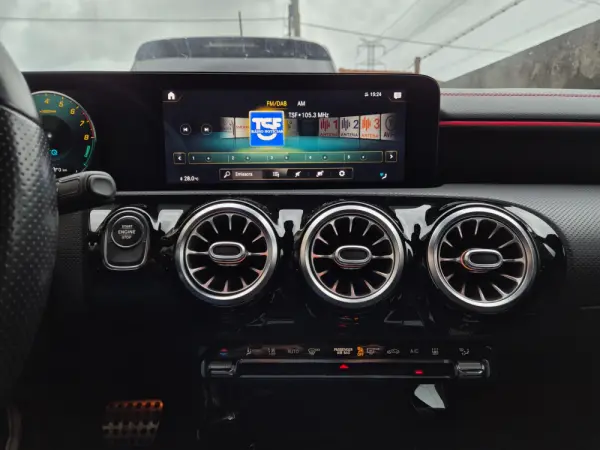 Mercedes-Benz CLA 250 e Shooting Brake AMG Line 24