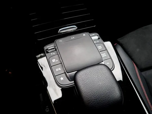 Mercedes-Benz CLA 250 e Shooting Brake AMG Line 32