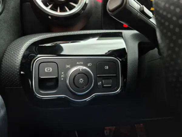 Mercedes-Benz CLA 250 e Shooting Brake AMG Line 34