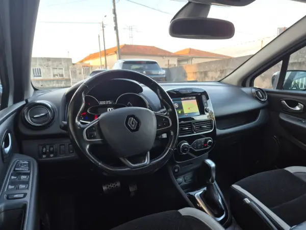 Renault Clio Sport Tourer (Energy) dCi 90 EDC Bose Edition 14