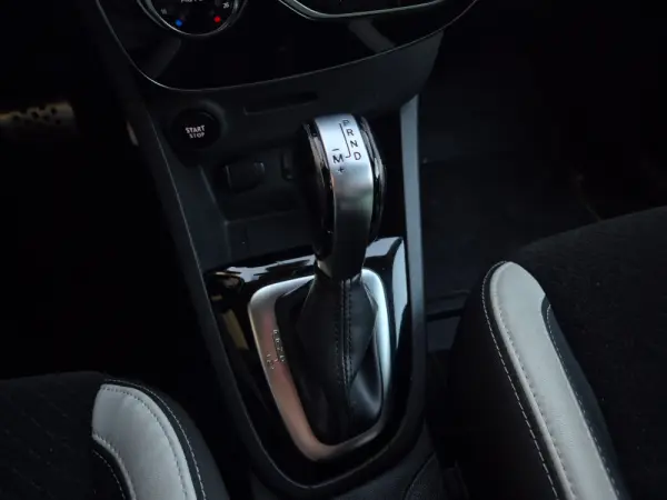 Renault Clio Sport Tourer (Energy) dCi 90 EDC Bose Edition 28