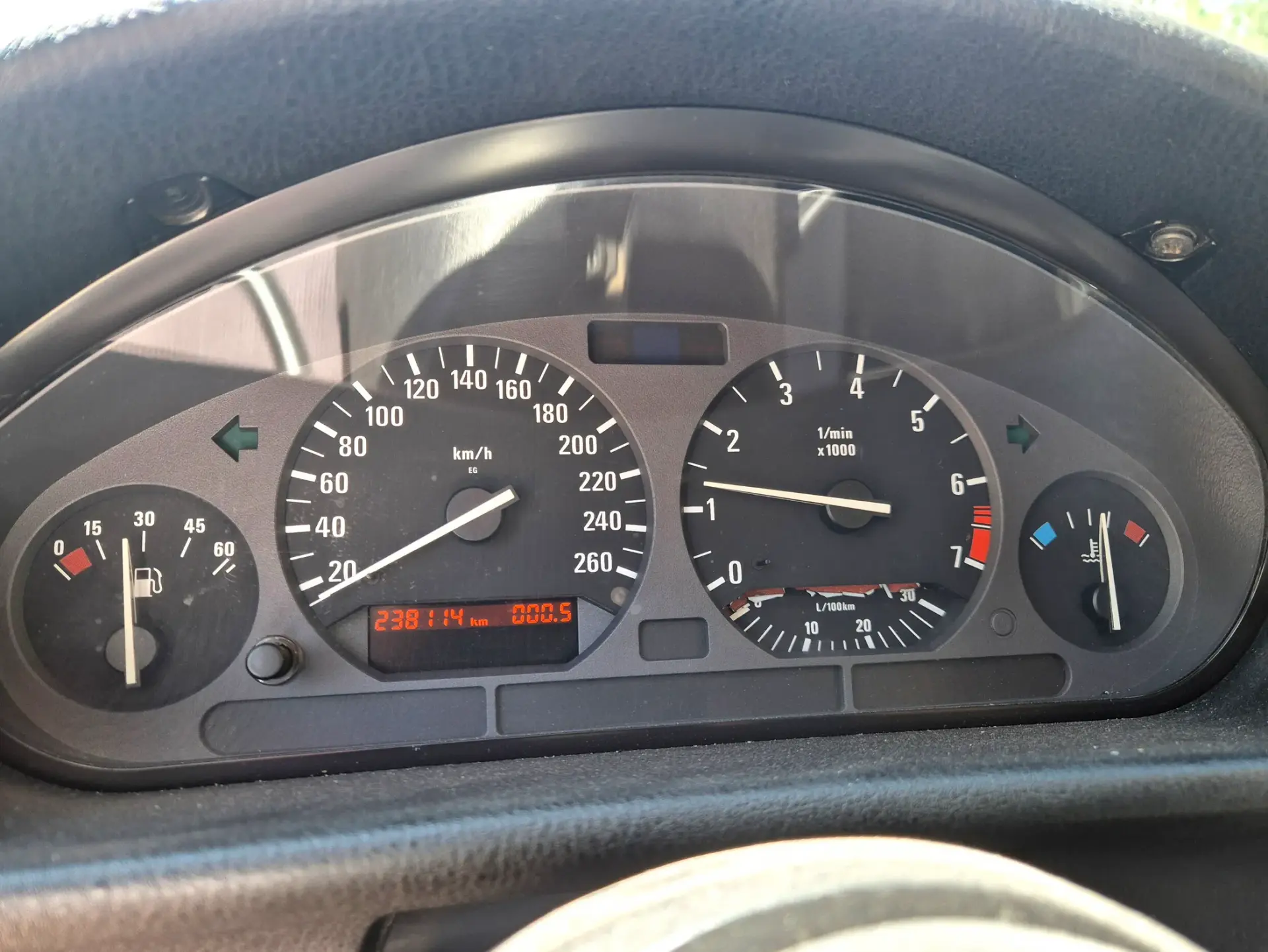 BMW 318 iS Coupé 14