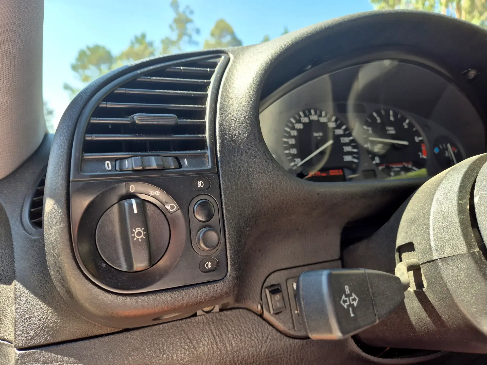 BMW 318 iS Coupé 15