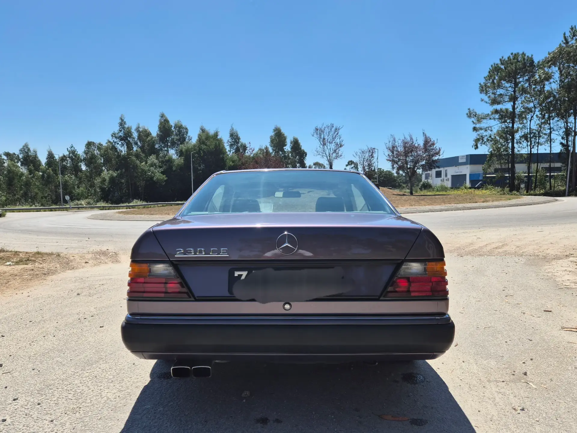 Mercedes-Benz 230 Outro 4