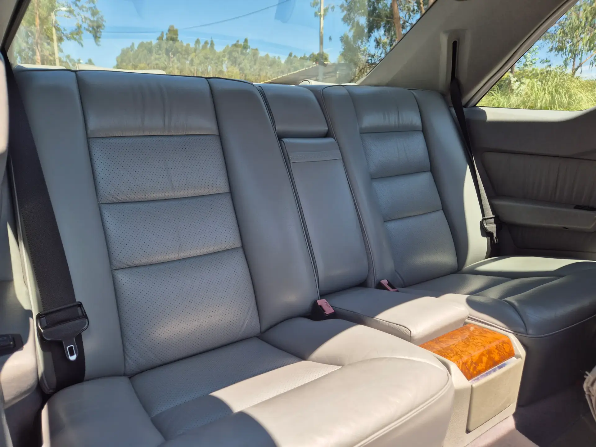 Mercedes-Benz 230 Outro 16