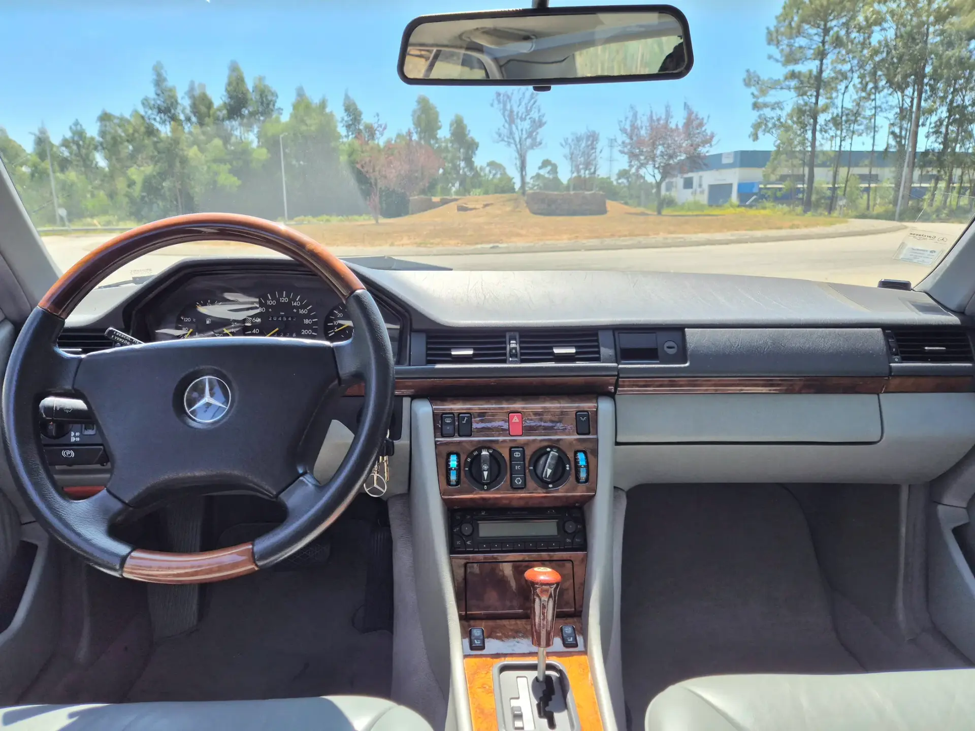 Mercedes-Benz 230 Outro 23