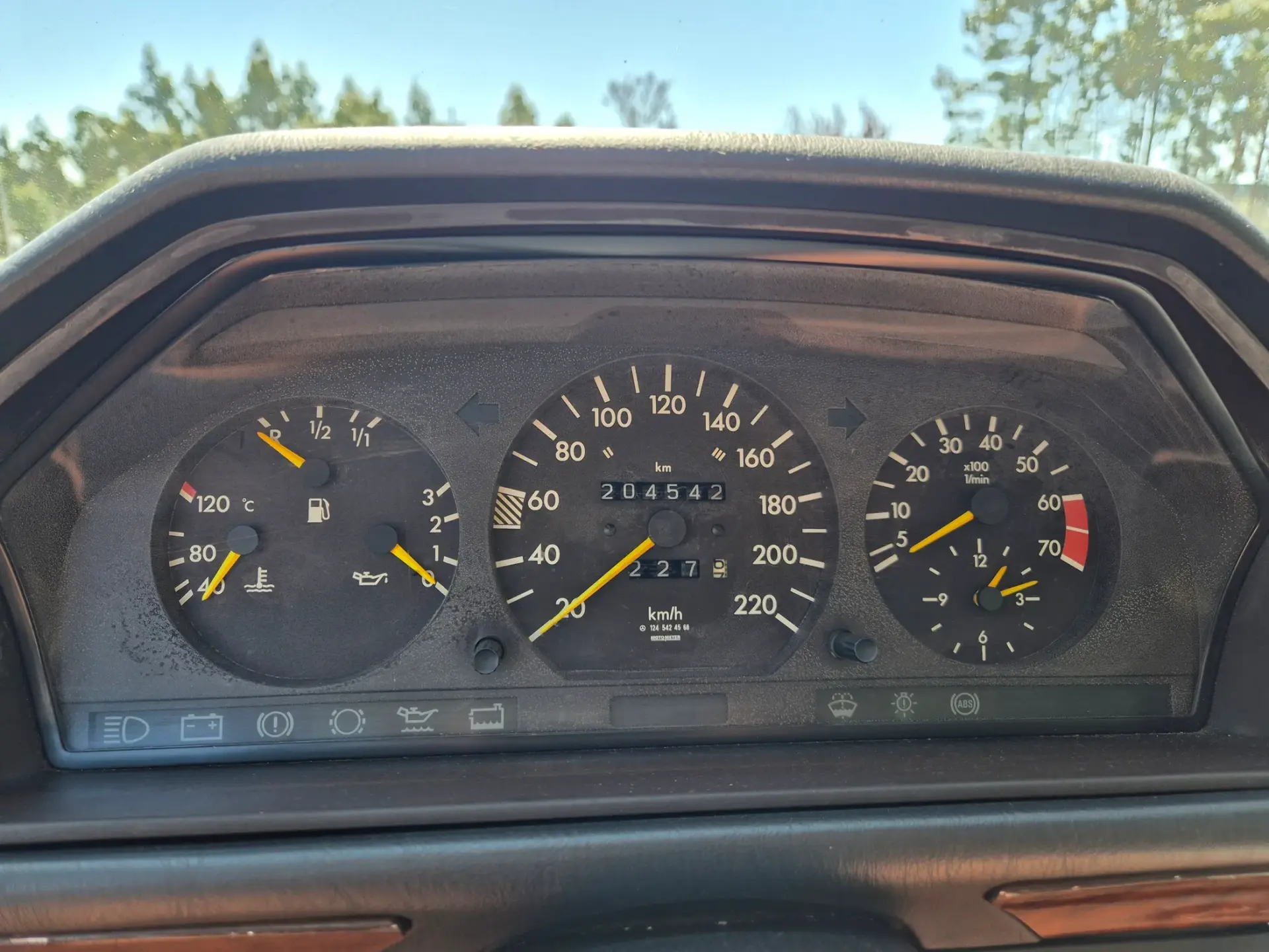 Mercedes-Benz 230 Outro 26