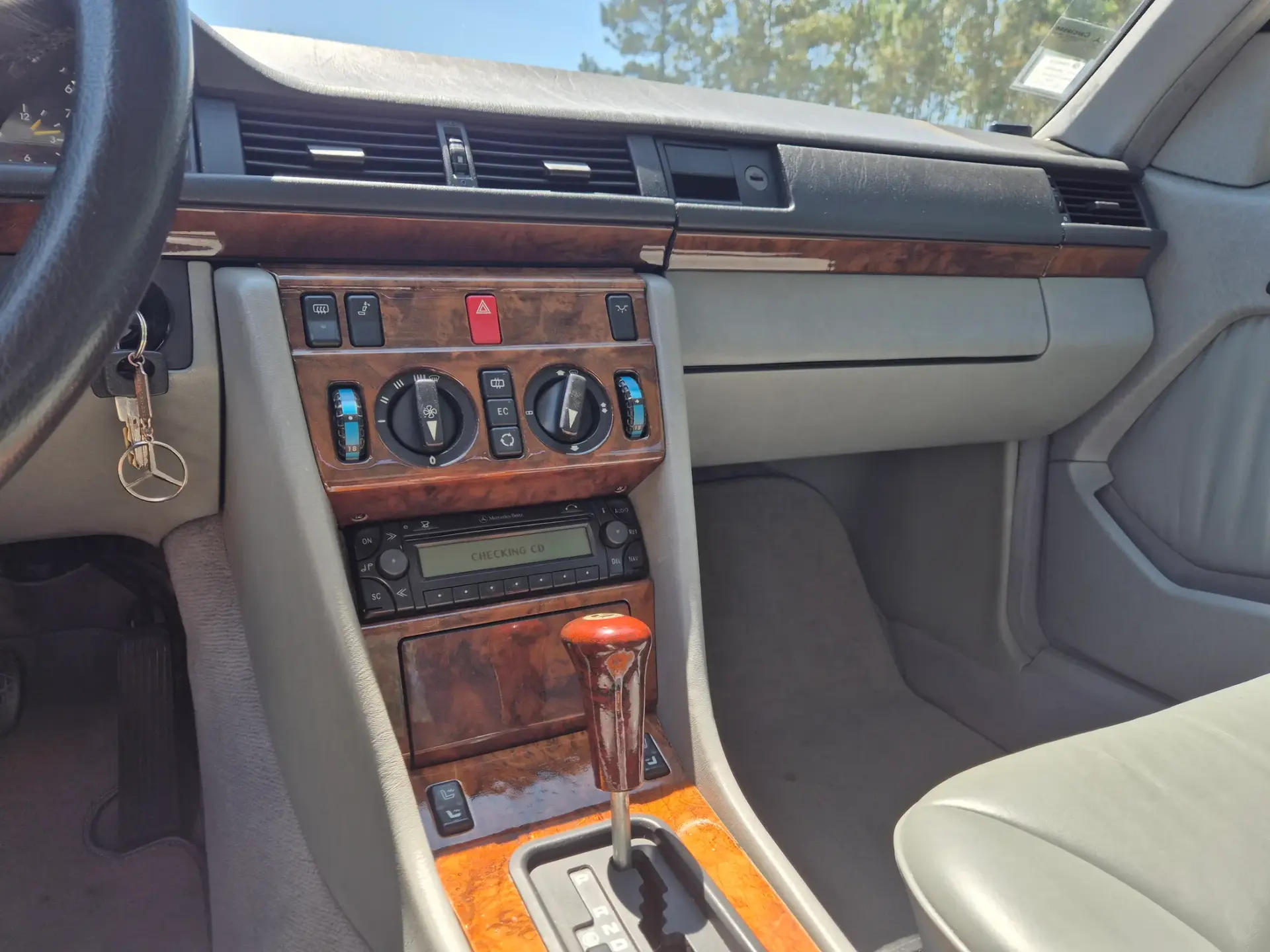 Mercedes-Benz 230 Outro 27