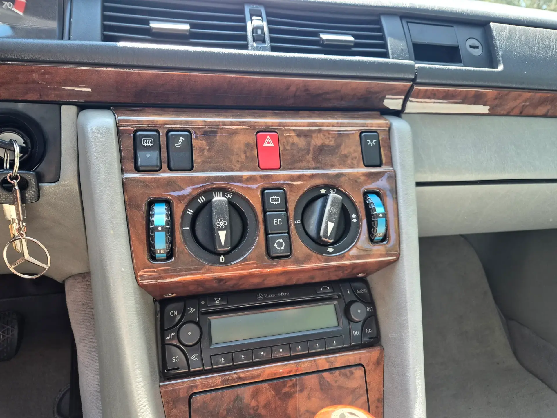 Mercedes-Benz 230 Outro 32