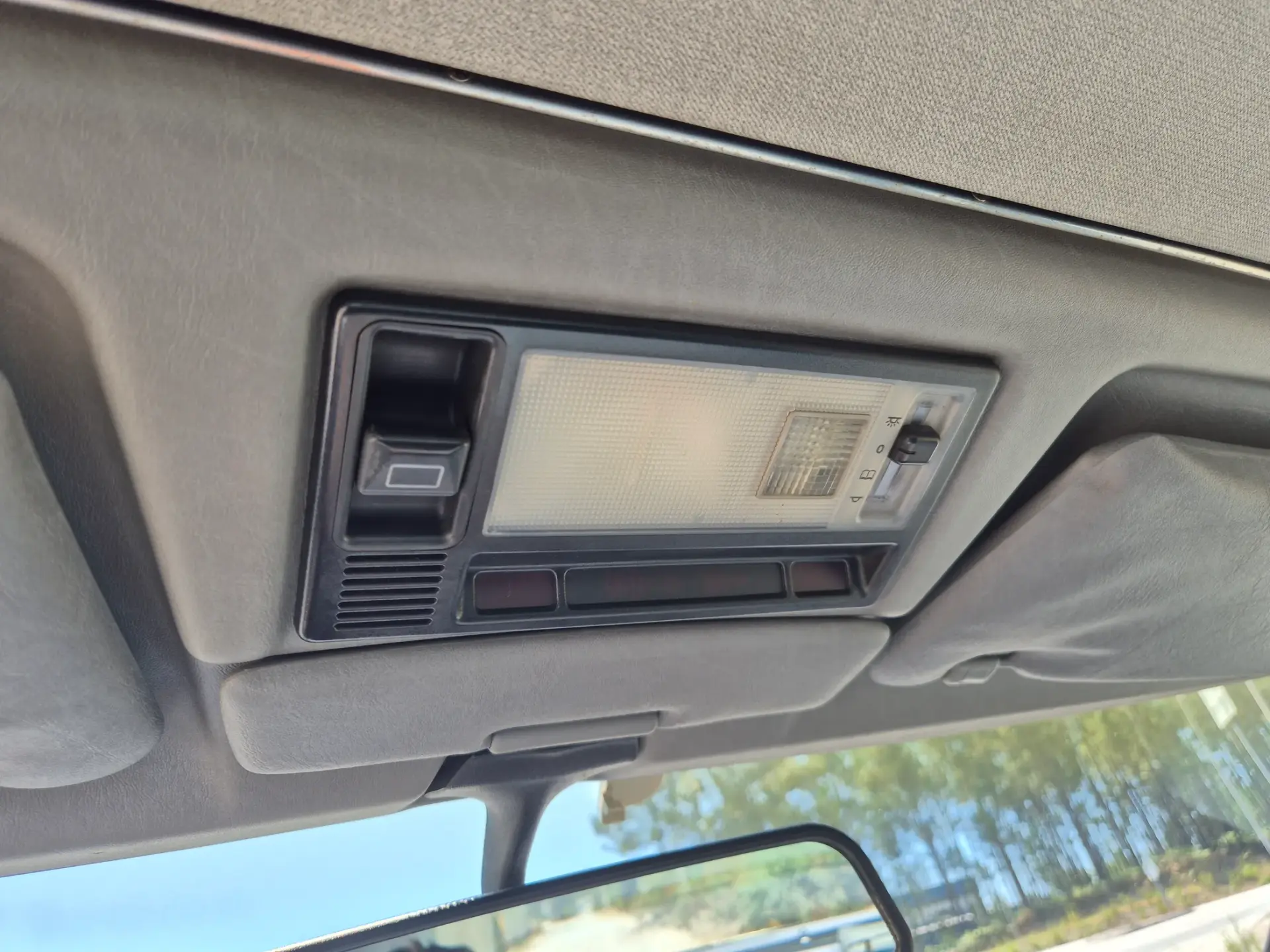 Mercedes-Benz 230 Outro 33