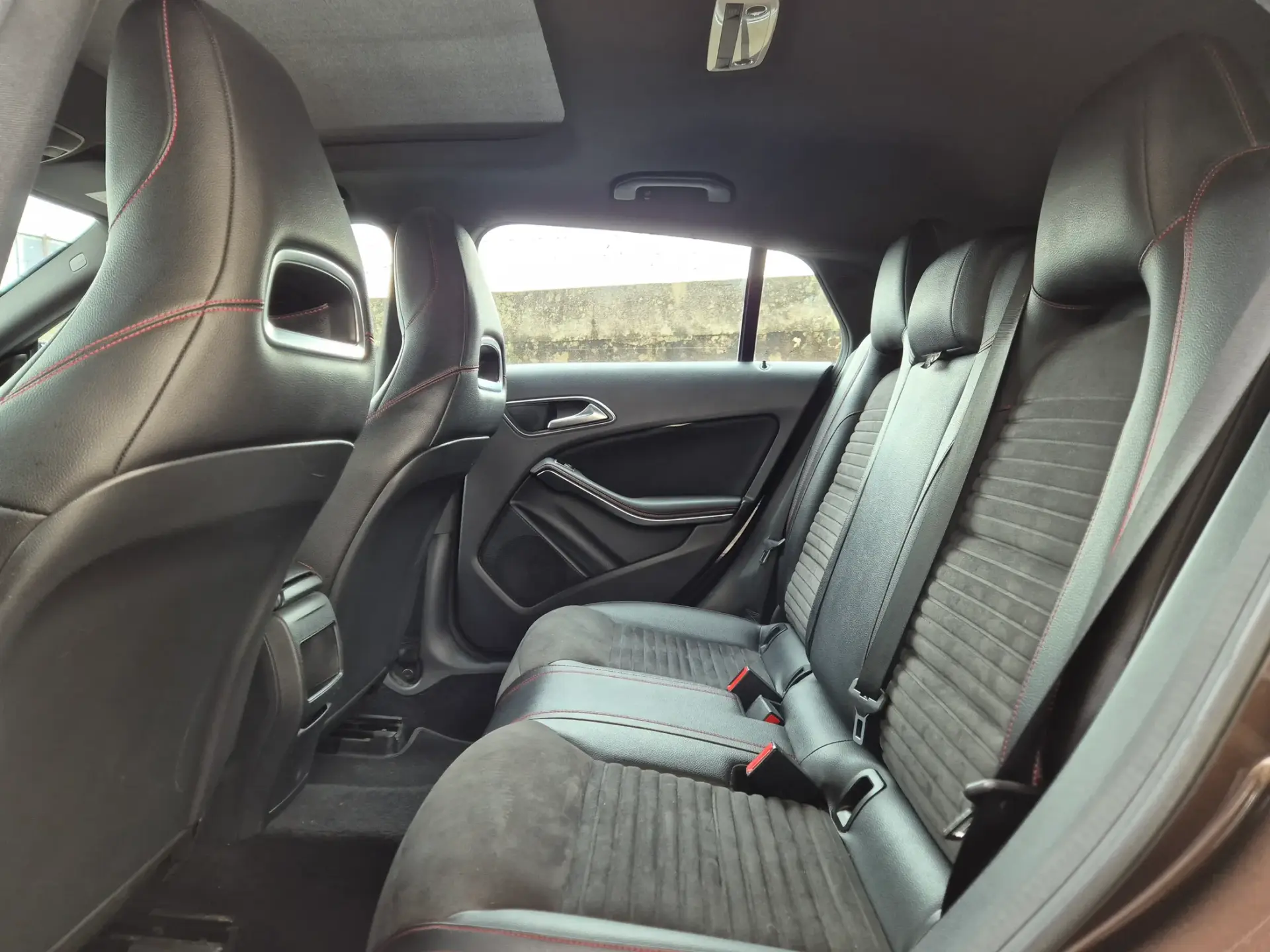 Mercedes-Benz CLA 200 d Shooting Brake AMG Line Aut. 13