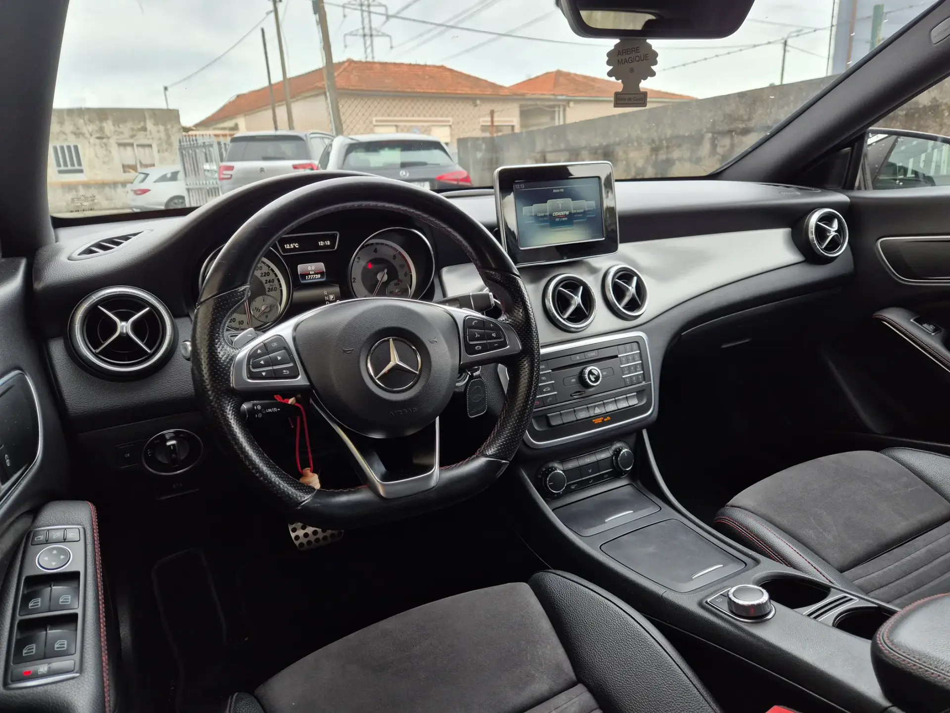 Mercedes-Benz CLA 200 d Shooting Brake AMG Line Aut. 15