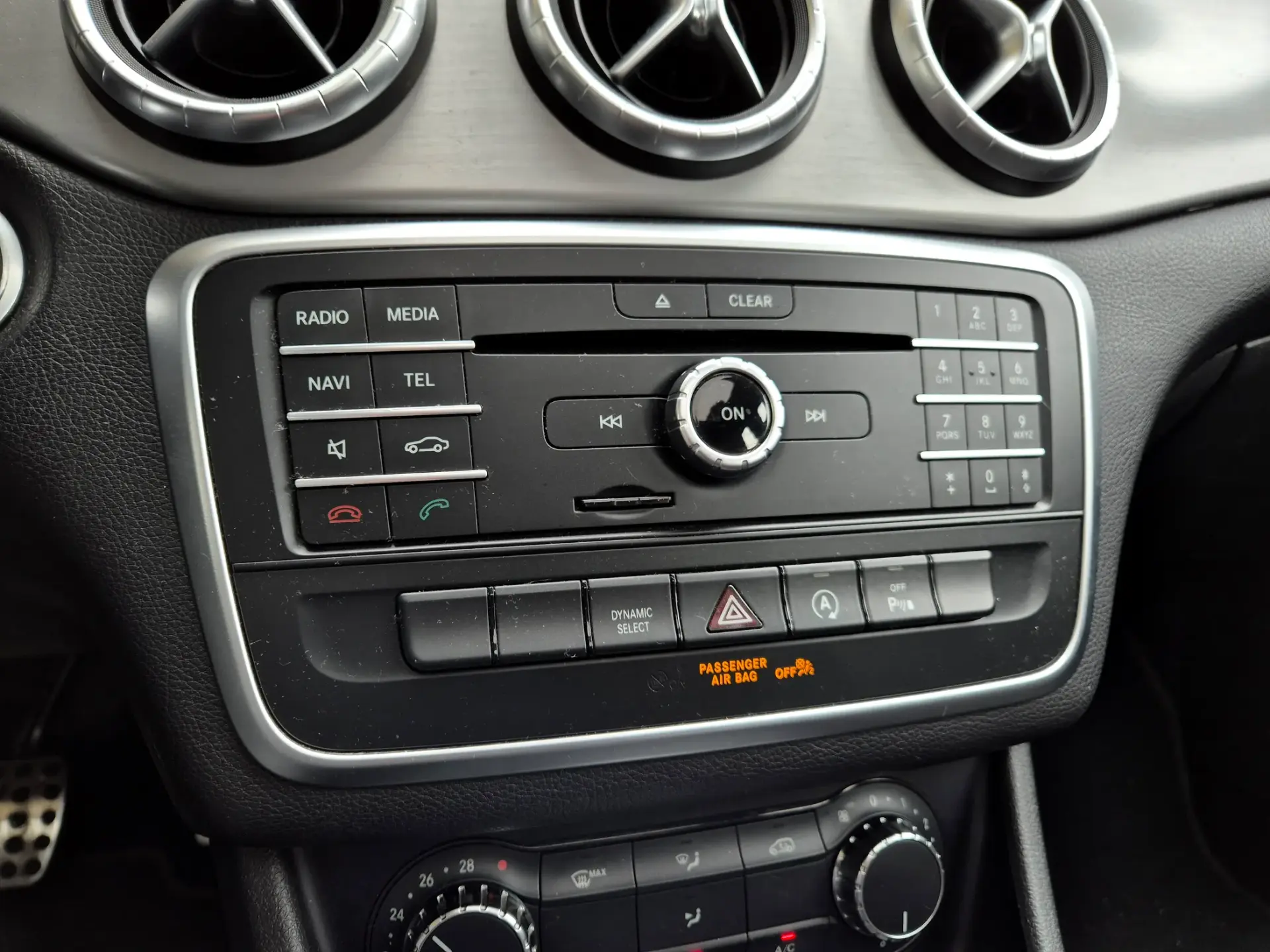 Mercedes-Benz CLA 200 d Shooting Brake AMG Line Aut. 26