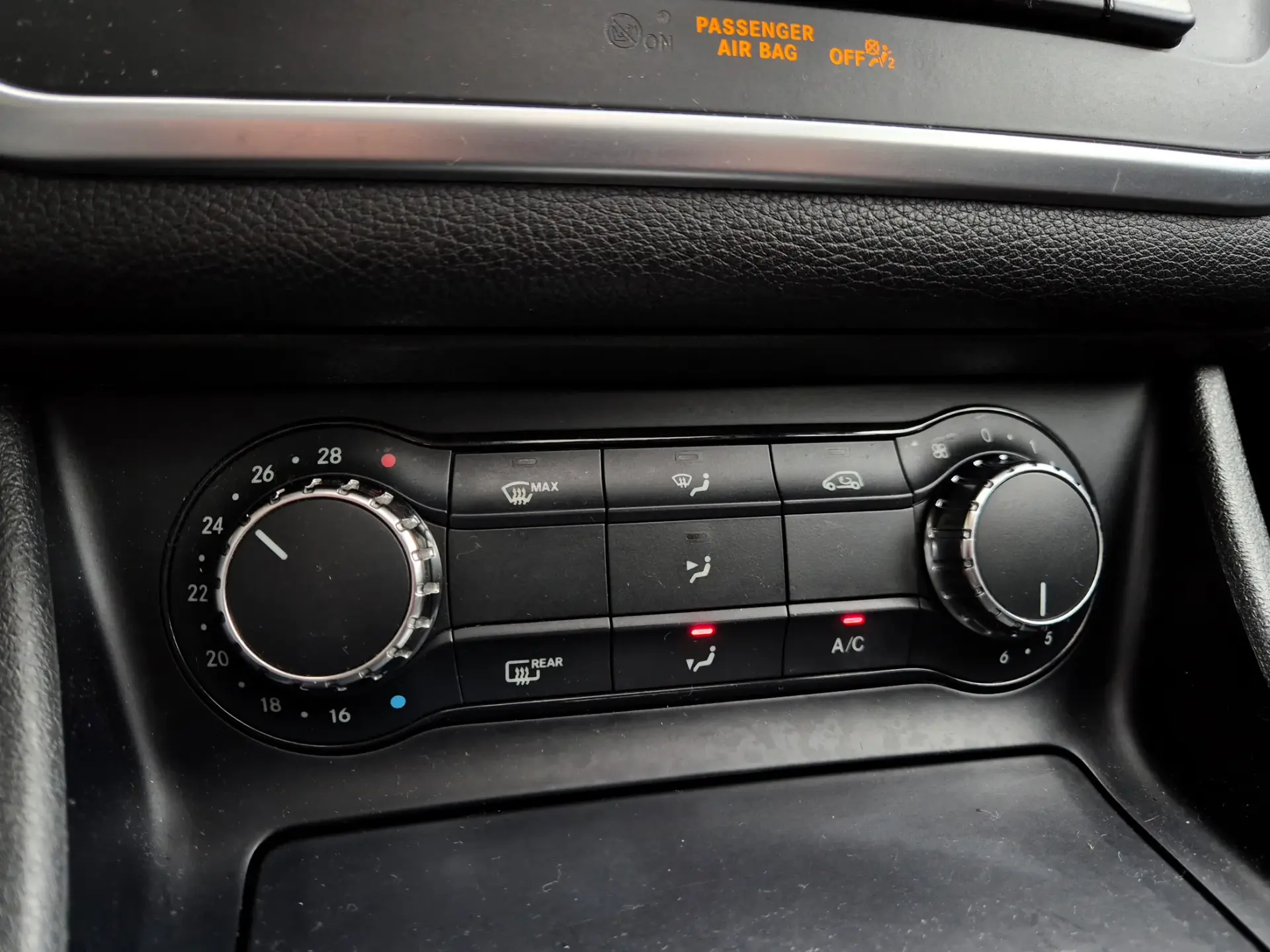 Mercedes-Benz CLA 200 d Shooting Brake AMG Line Aut. 27