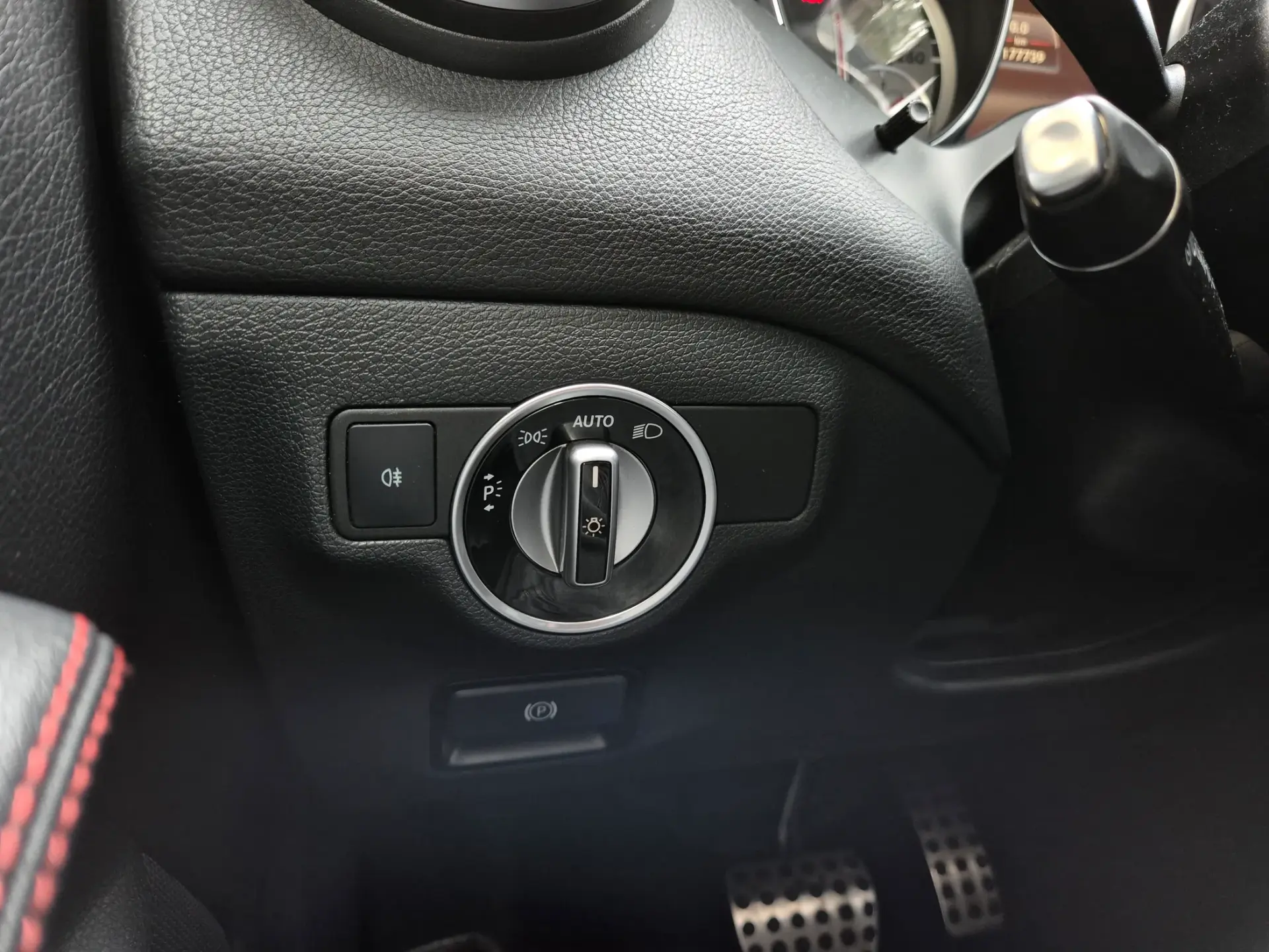 Mercedes-Benz CLA 200 d Shooting Brake AMG Line Aut. 28