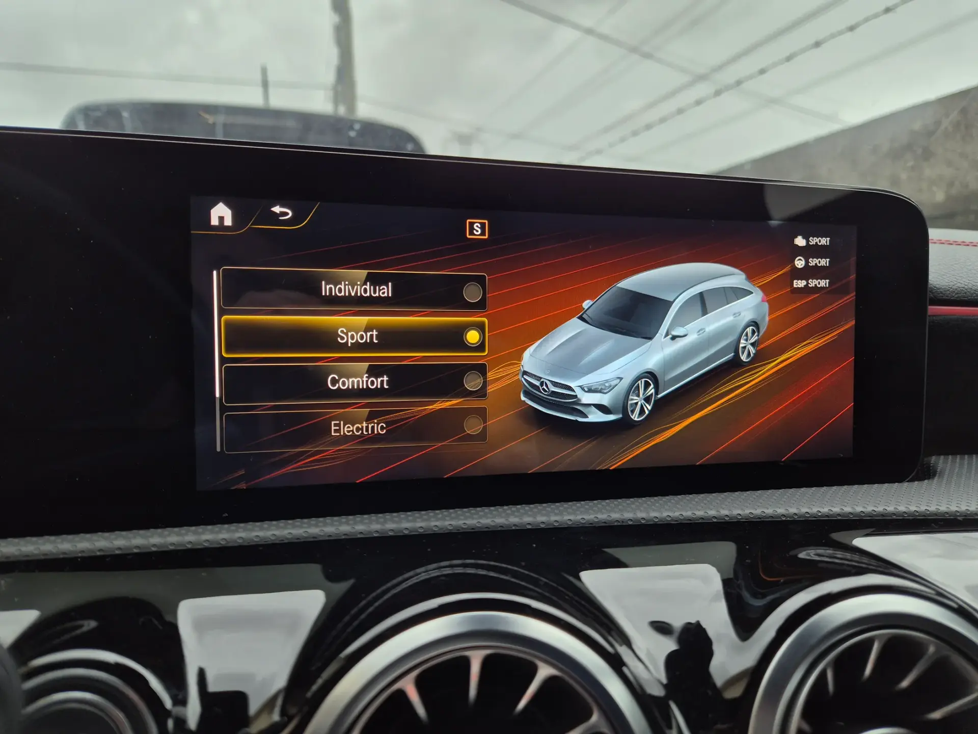 Mercedes-Benz CLA 250 e Shooting Brake AMG Line 30