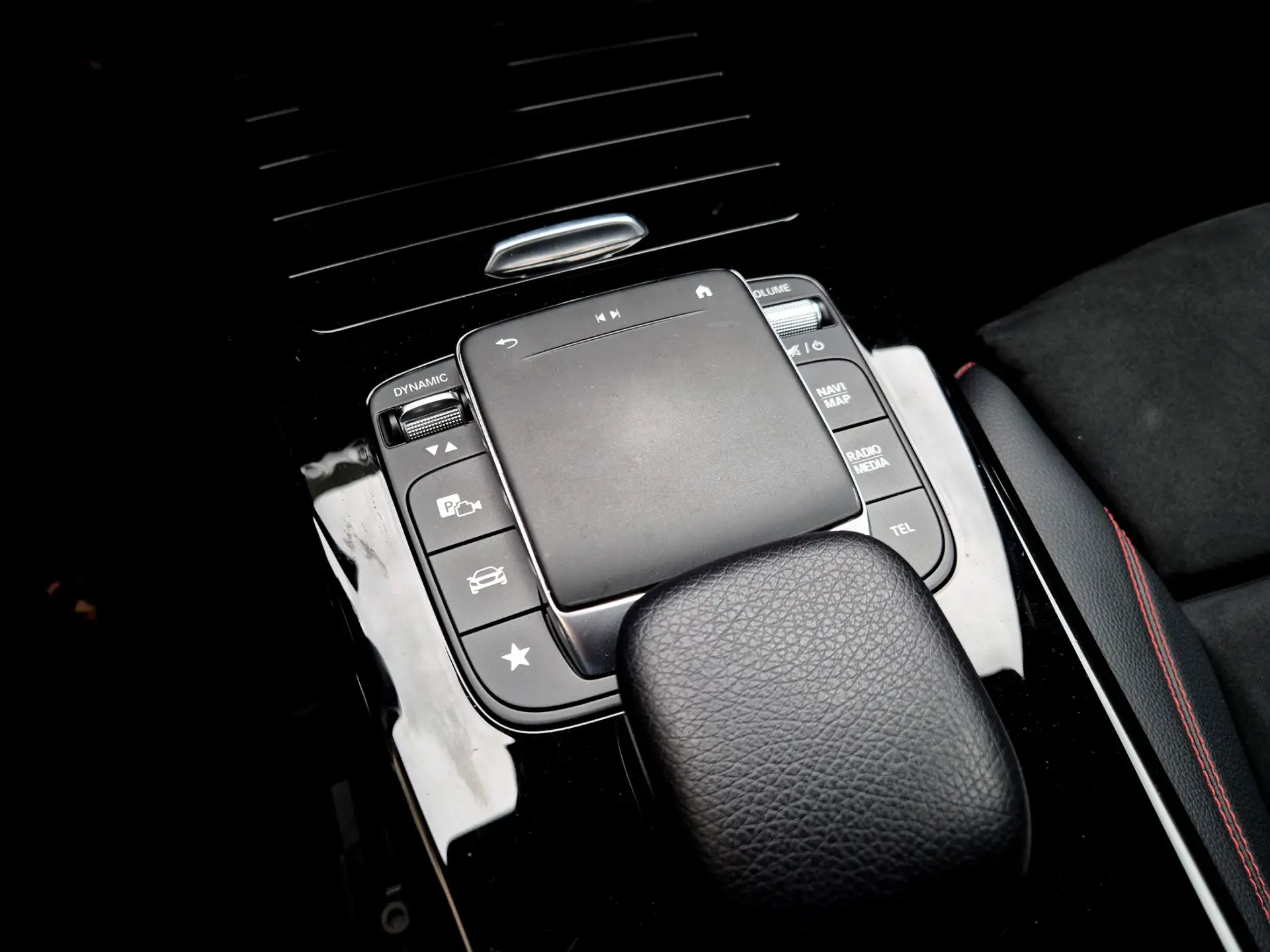 Mercedes-Benz CLA 250 e Shooting Brake AMG Line 32