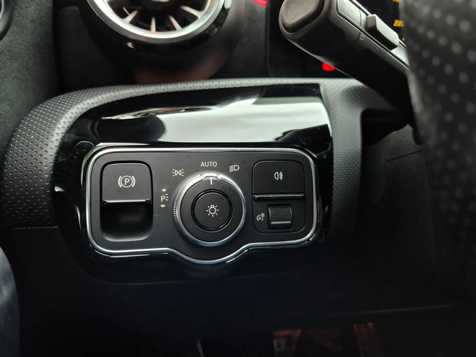 Mercedes-Benz CLA 250 e Shooting Brake AMG Line 34