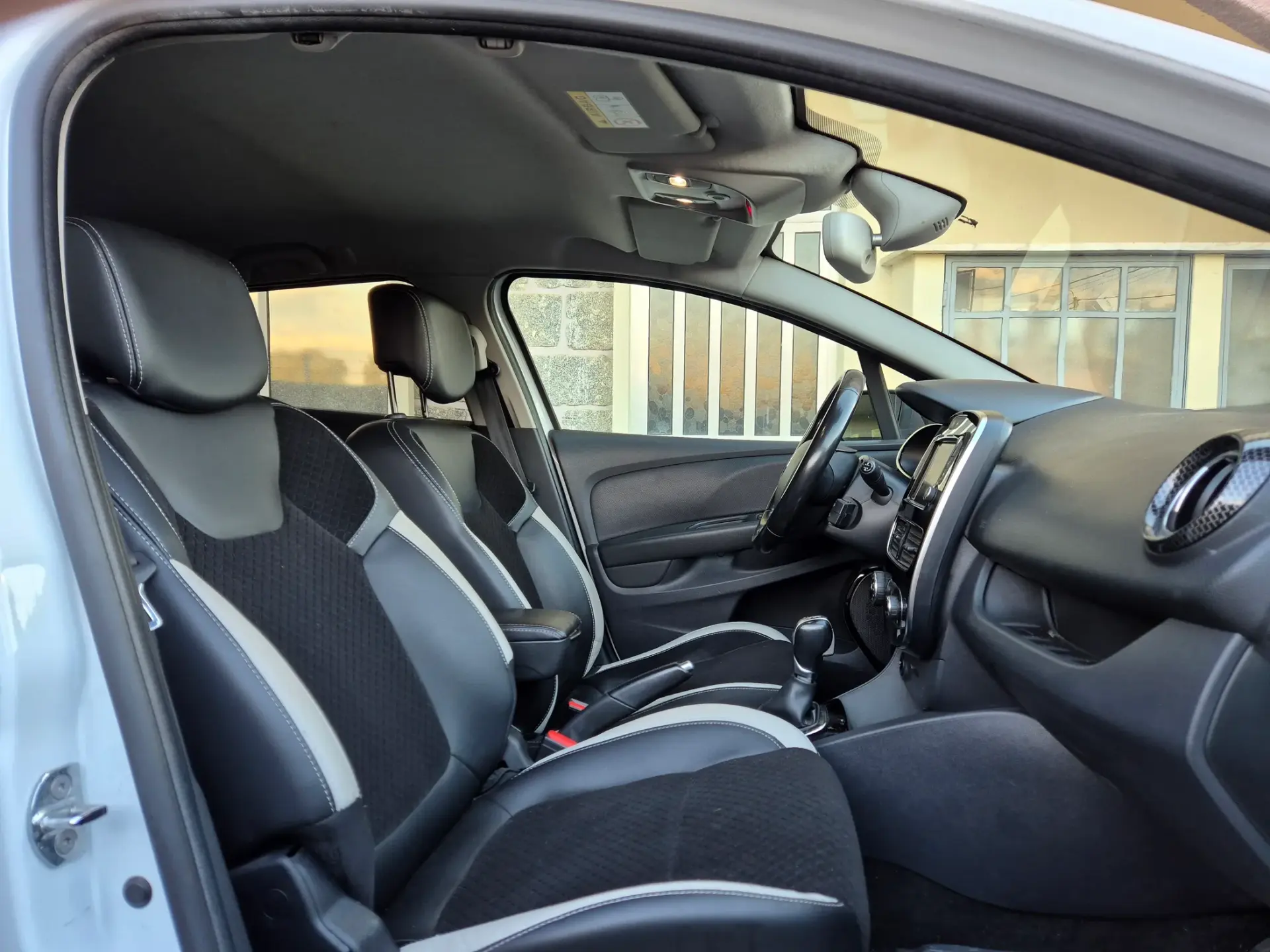 Renault Clio Sport Tourer (Energy) dCi 90 EDC Bose Edition 9