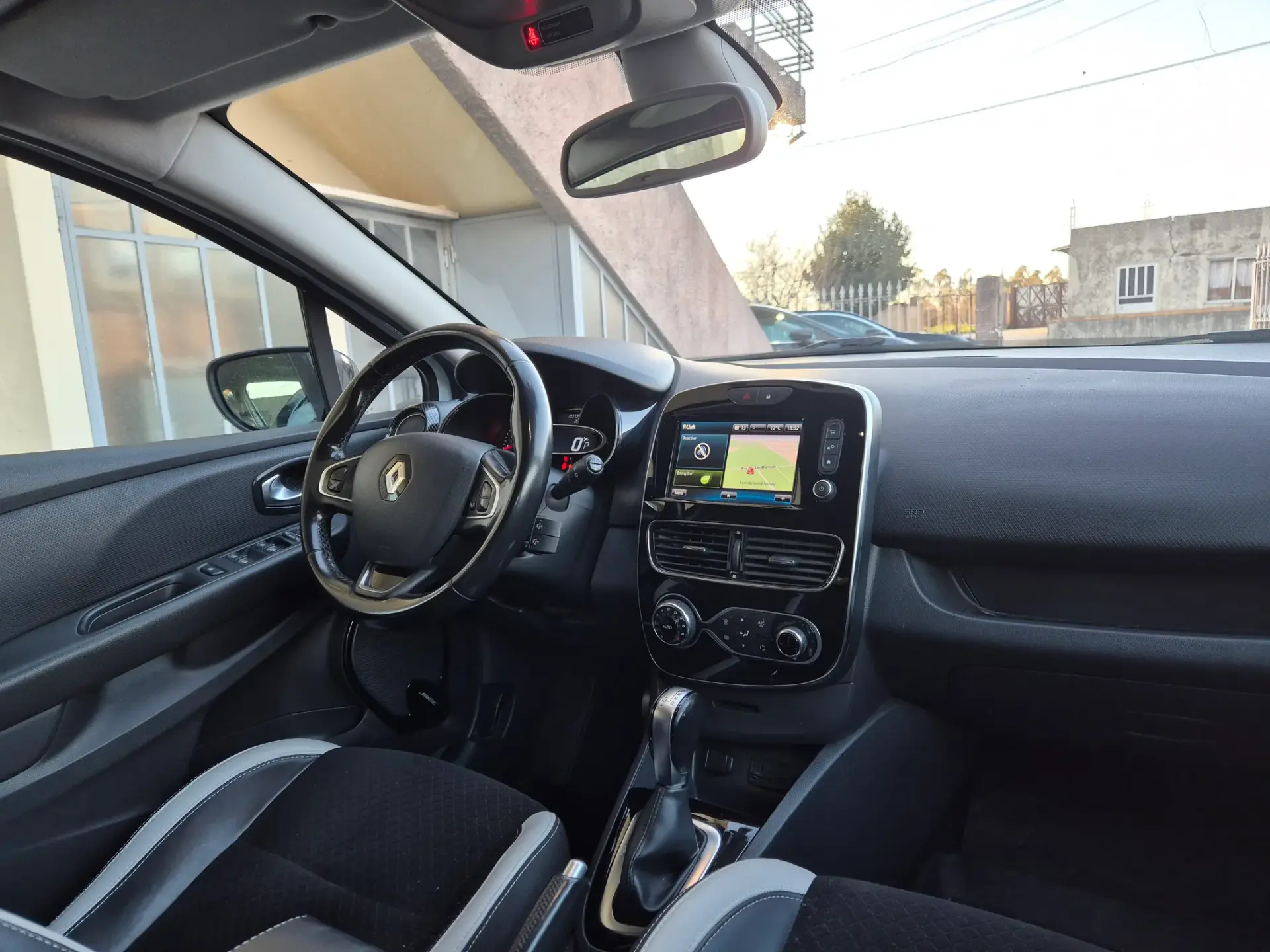 Renault Clio Sport Tourer (Energy) dCi 90 EDC Bose Edition 16