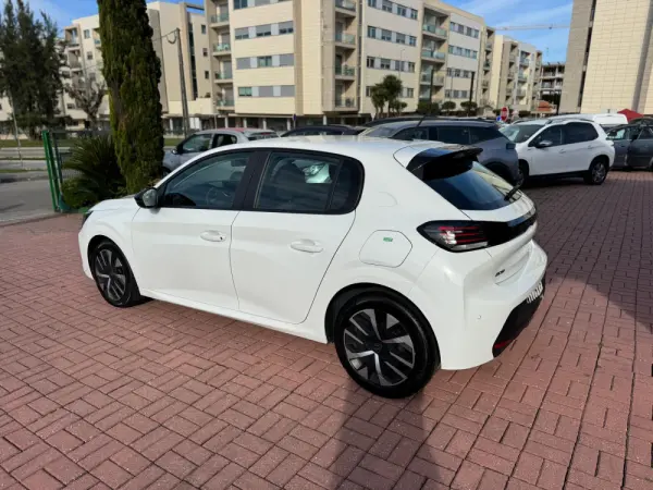 Peugeot 208 1.2 Puretch 13