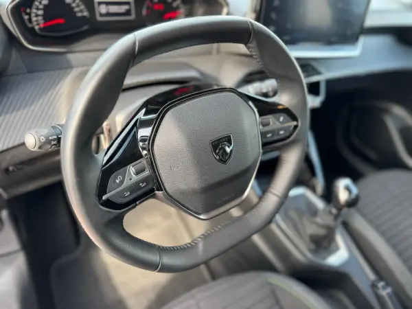 Peugeot 208 1.2 Puretch 22