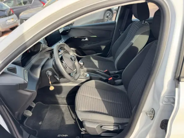 Peugeot 208 1.2 Puretch 17