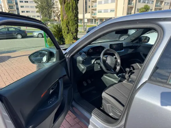 Peugeot 2008 1.2 PureTech Style 7