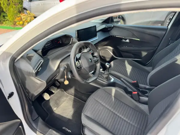 Peugeot 208 1.2 Puretch 16