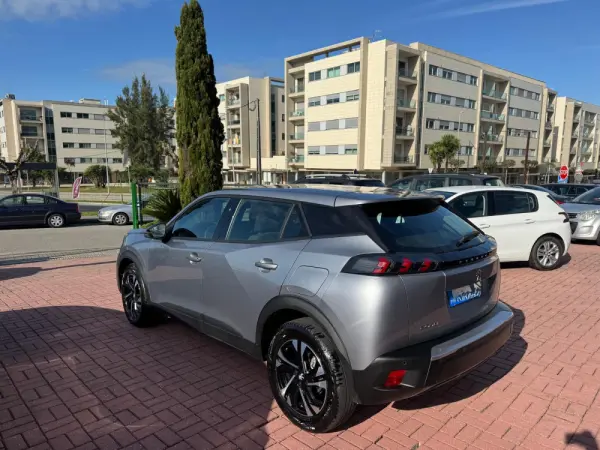 Peugeot 2008 1.2 PureTech Style 4