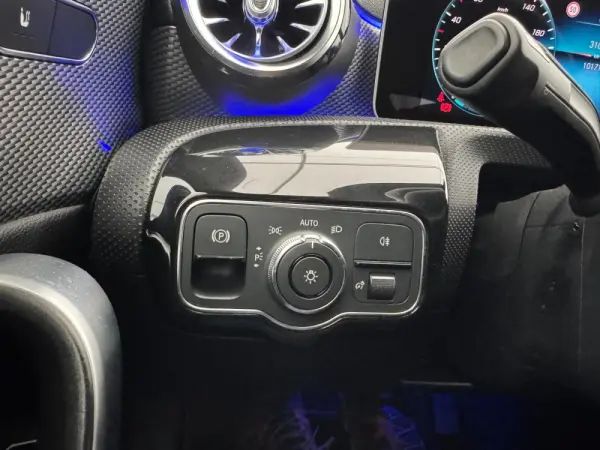 Mercedes-Benz A 180 Limousine d 7G-DCT Progressive 12