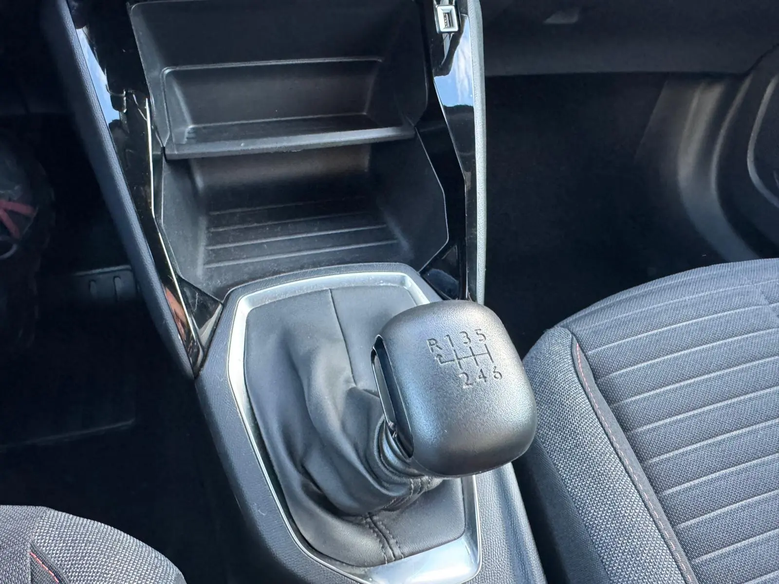 Peugeot 2008 1.2 PureTech Style 22