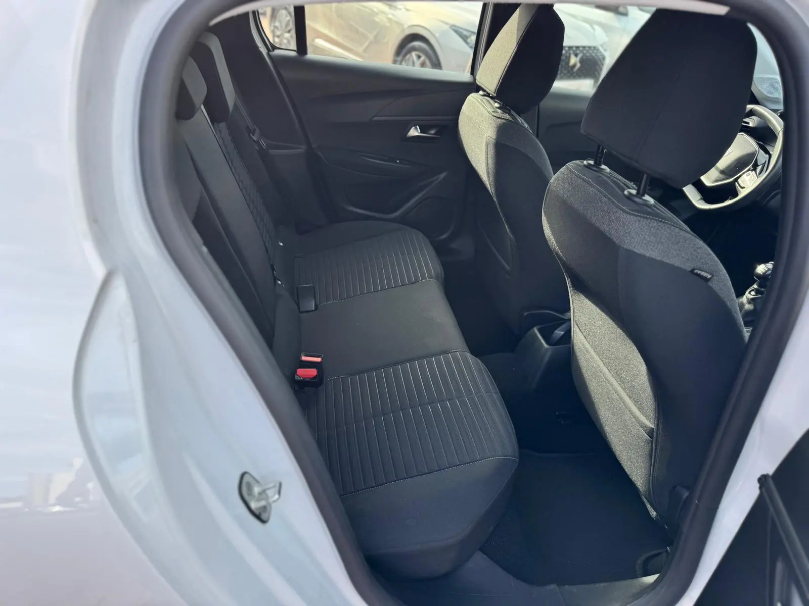 Peugeot 208 1.2 Puretch 8