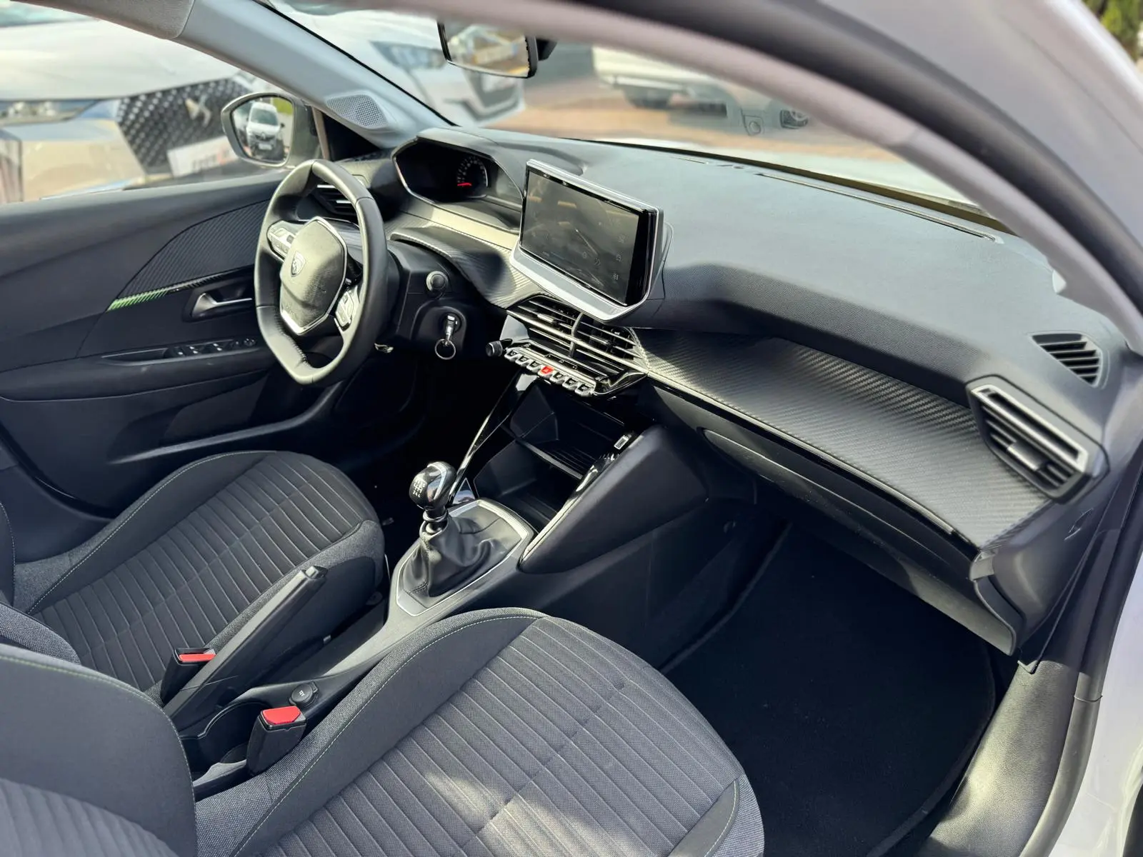 Peugeot 208 1.2 Puretch 5