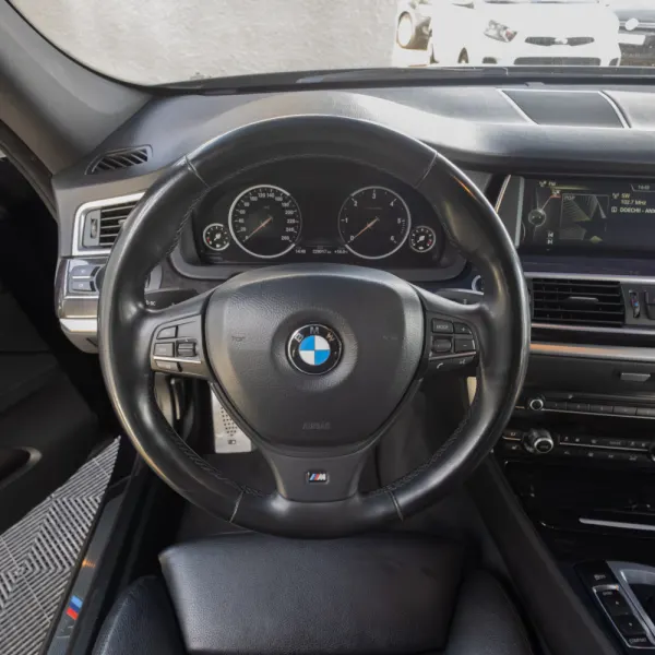 BMW 520 Gran Turismo d Pack M 12