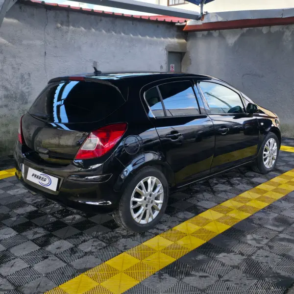 Opel Corsa 1.2 Enjoy 5