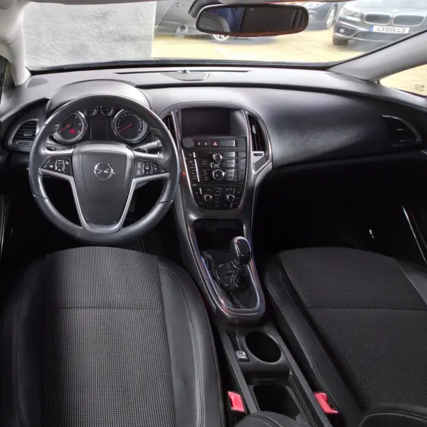 Opel Astra Sports Tourer 1.7 CDTi Cosmo 10