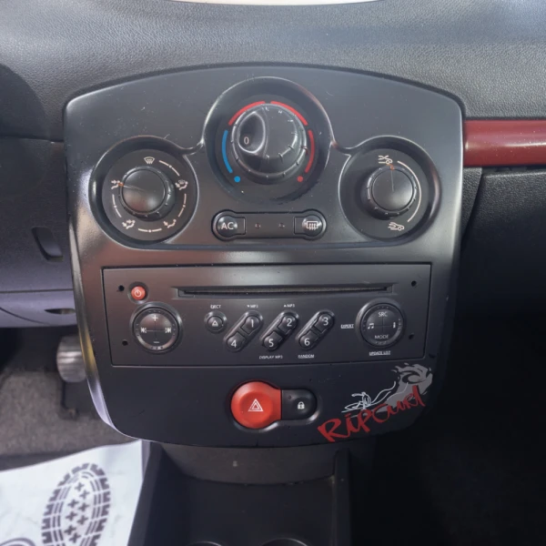 Renault Clio 1.5 dCi Rip Curl II 13